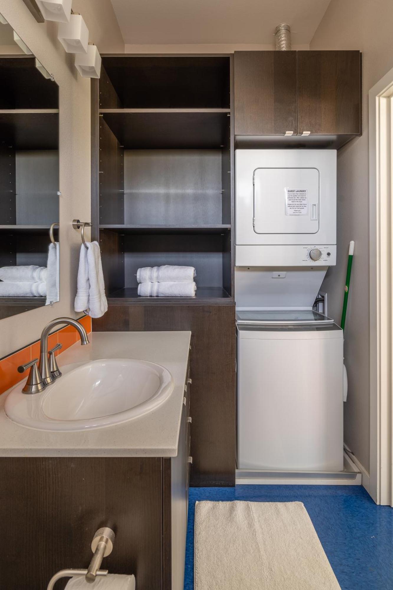 Sunny Studio Apartment - Food Carts, Coffee & Bars ポートランド エクステリア 写真