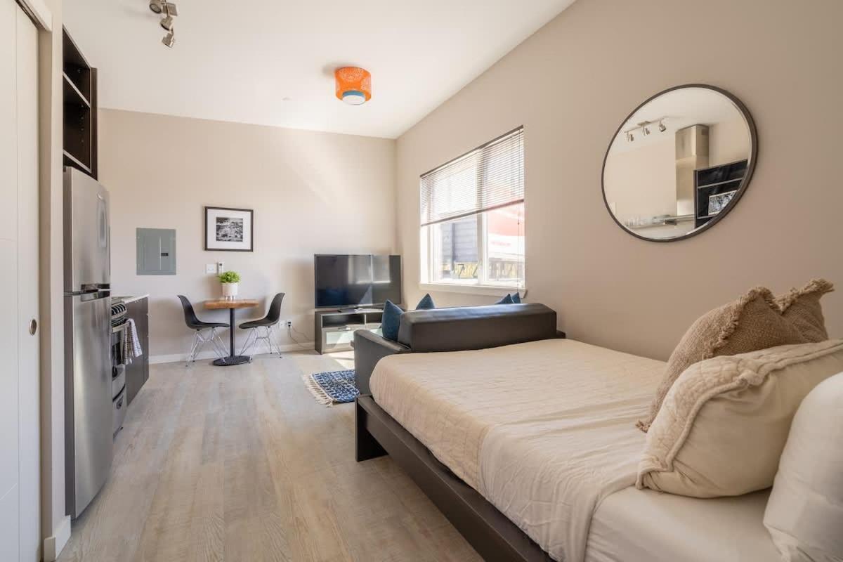 Sunny Studio Apartment - Food Carts, Coffee & Bars ポートランド エクステリア 写真